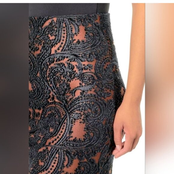 Free People Rosalie Velvet Midi Skirt in Black. Size XS. - Picture 4 of 10